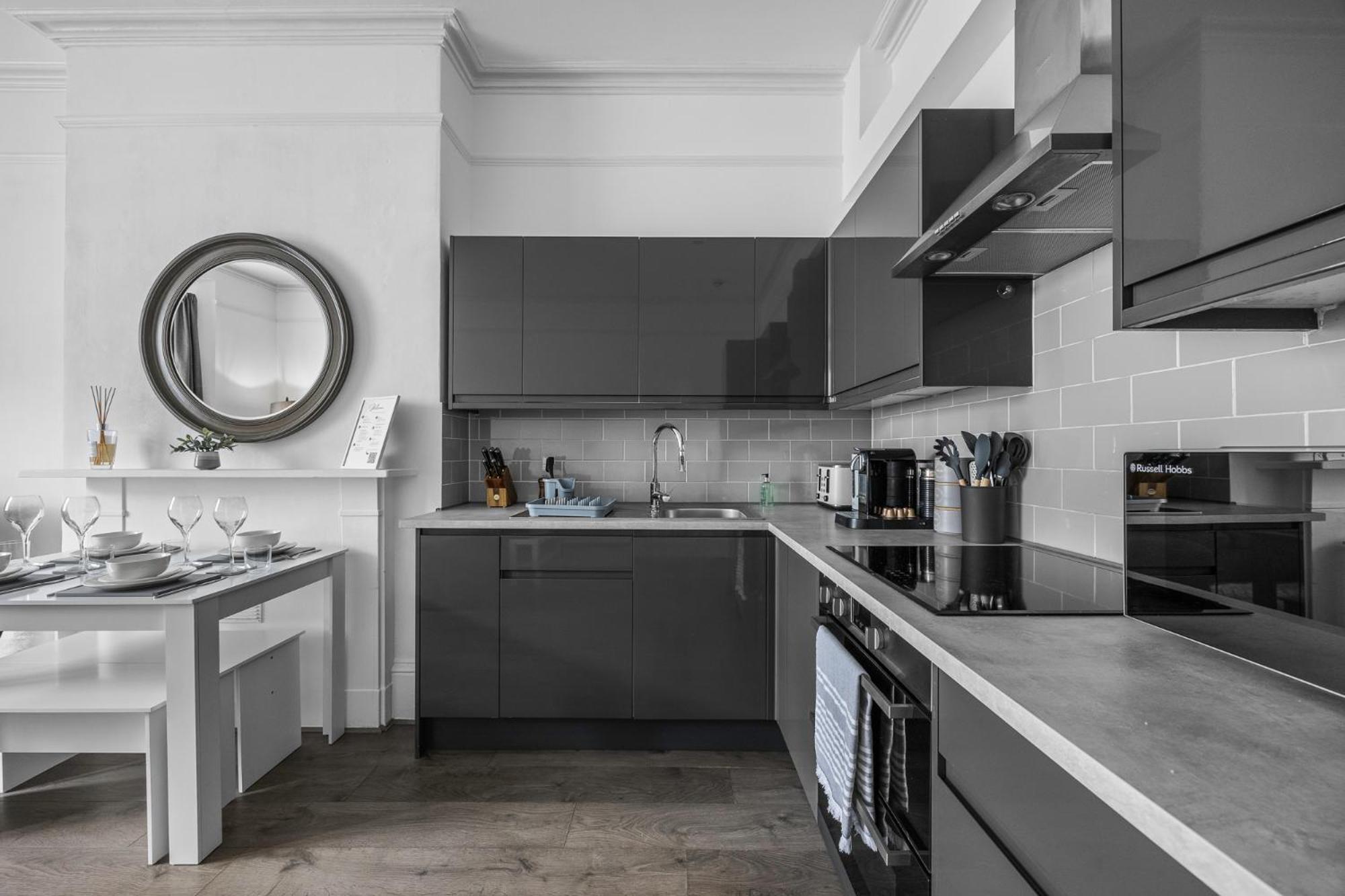 ברייטון 2 Bedroom Flat - With King Sized Beds, Netflix And Sky - Perfect For Contractors, Vacation Guests Or Those Relocating מראה חיצוני תמונה