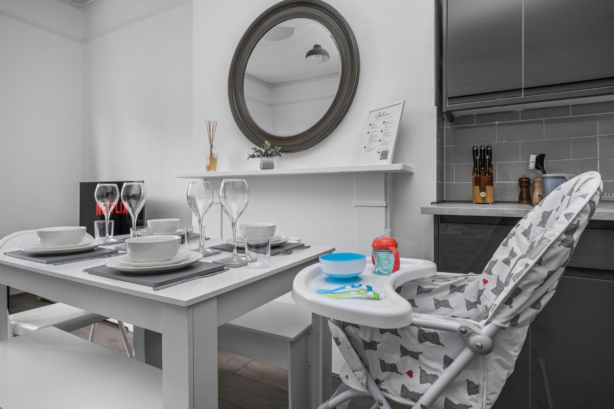 ברייטון 2 Bedroom Flat - With King Sized Beds, Netflix And Sky - Perfect For Contractors, Vacation Guests Or Those Relocating מראה חיצוני תמונה