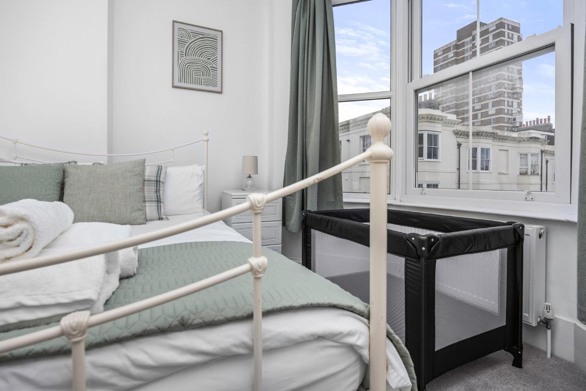 ברייטון 2 Bedroom Flat - With King Sized Beds, Netflix And Sky - Perfect For Contractors, Vacation Guests Or Those Relocating מראה חיצוני תמונה