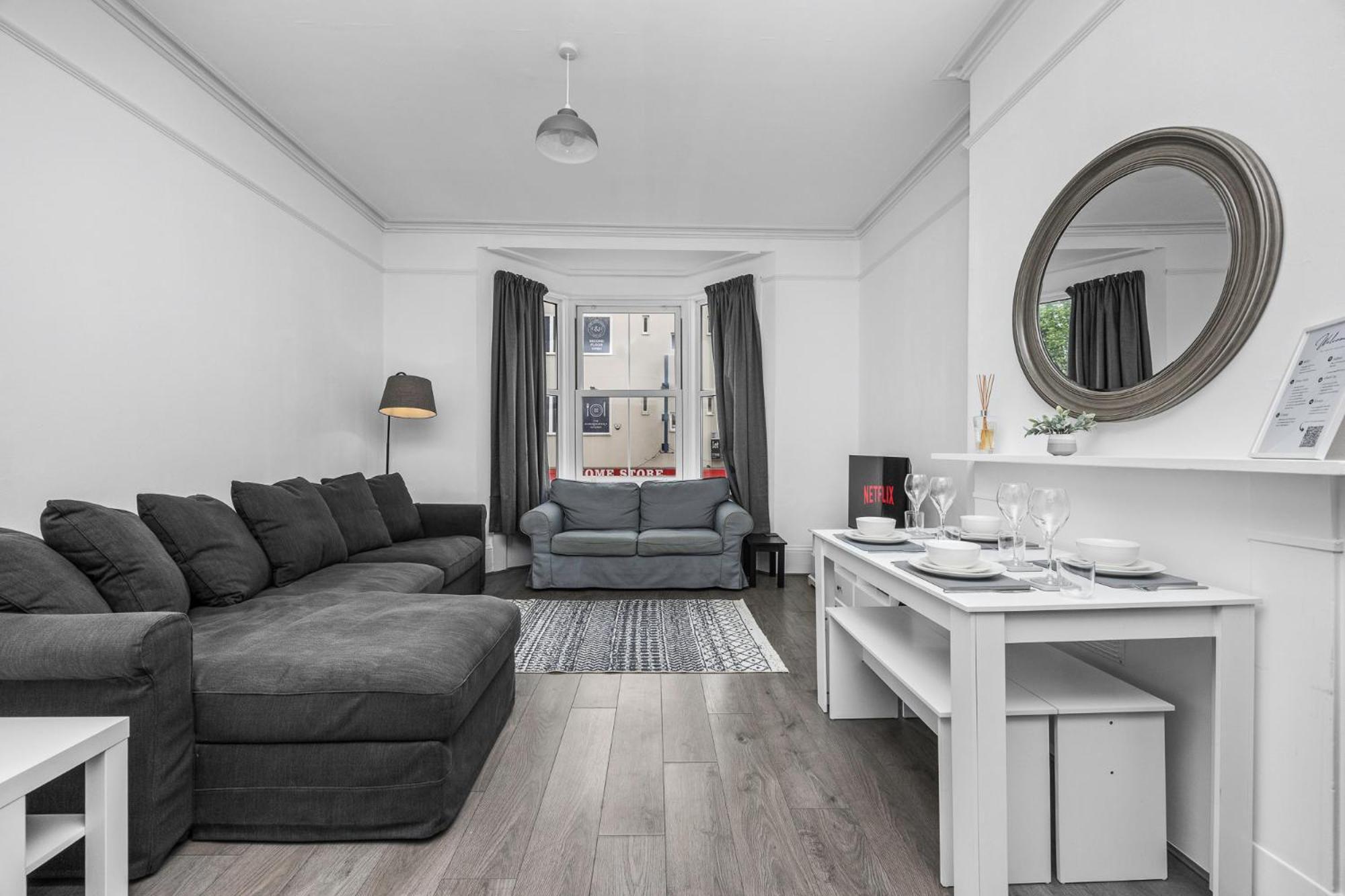 ברייטון 2 Bedroom Flat - With King Sized Beds, Netflix And Sky - Perfect For Contractors, Vacation Guests Or Those Relocating מראה חיצוני תמונה